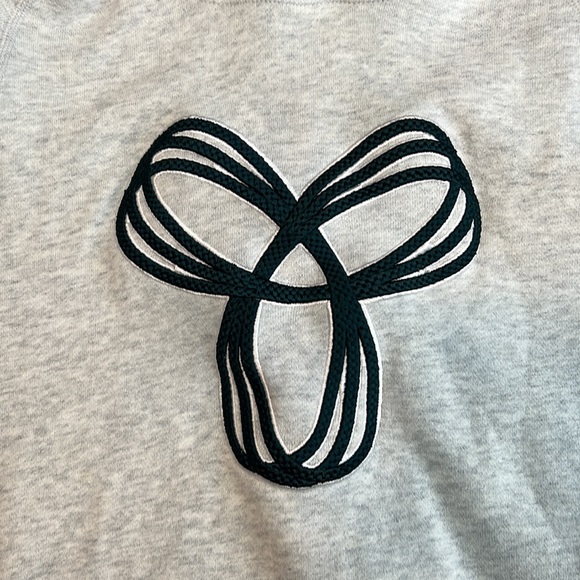 Aritiza / TNA hoodie. Excellent condition - Picture 2 of 4